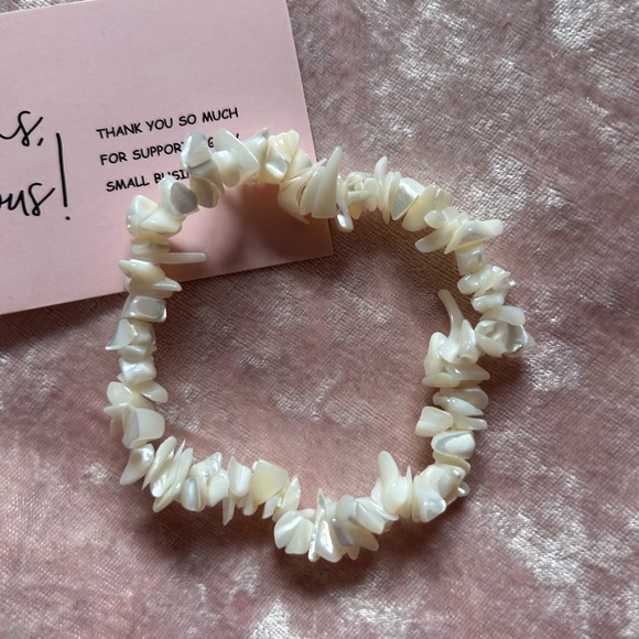 Hand Crafted Jewelry - Chip Shell Bracelet 🐚